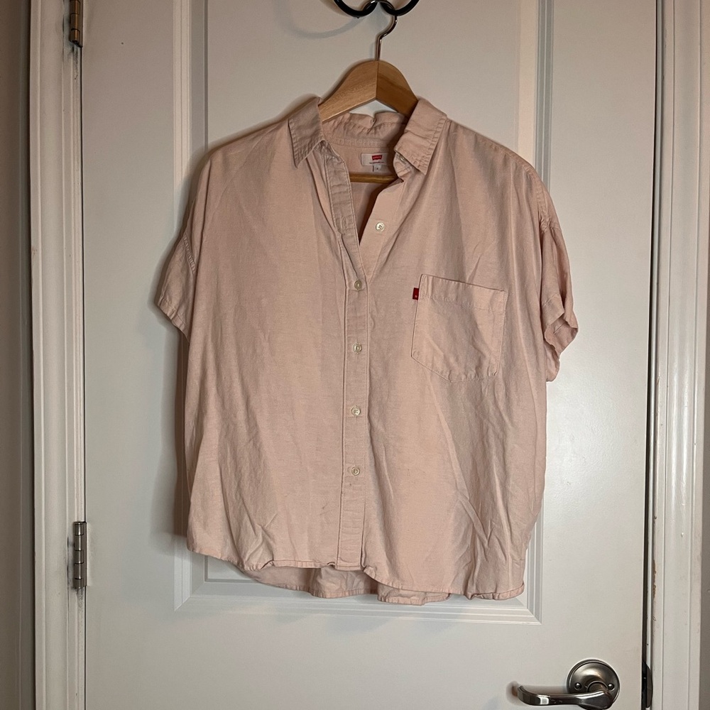 Women’s Levi’s drop shoulder button down shirt